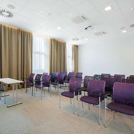 Comfort Centre Hotel