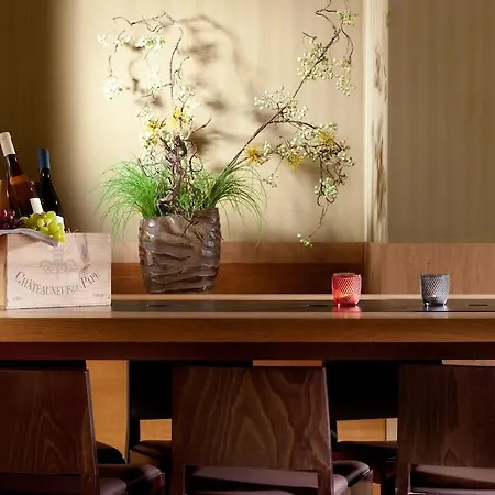 Comfort Centre Hotel