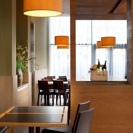Comfort Centre Hotel