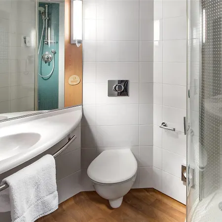 Comfort Centre Hotel