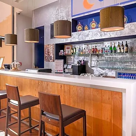 Comfort Centre Hotel