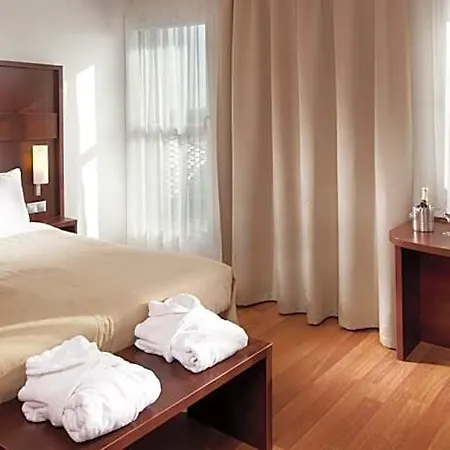 Comfort Centre Hotel