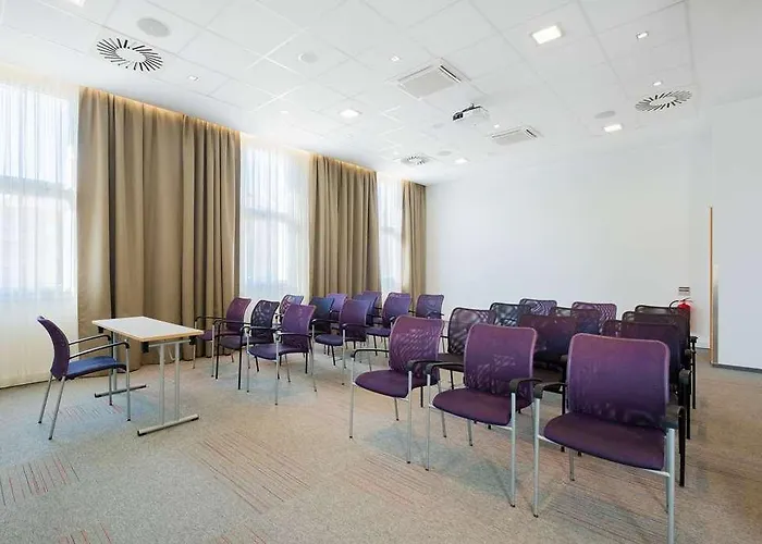Comfort Centre Hotel