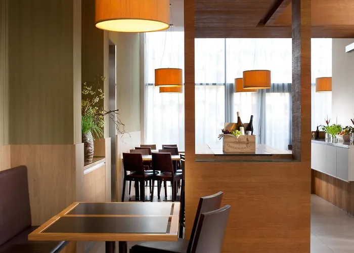 Comfort Centre Hotel